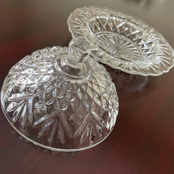 Vintage Anchor Hocking Clear Prescut Glass Round Dome Butter Dish - Picture 4 of 11